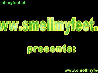 feet smell girls