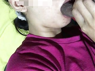 Left by her working husband, Binor sange cheated on her cock Brondong guy